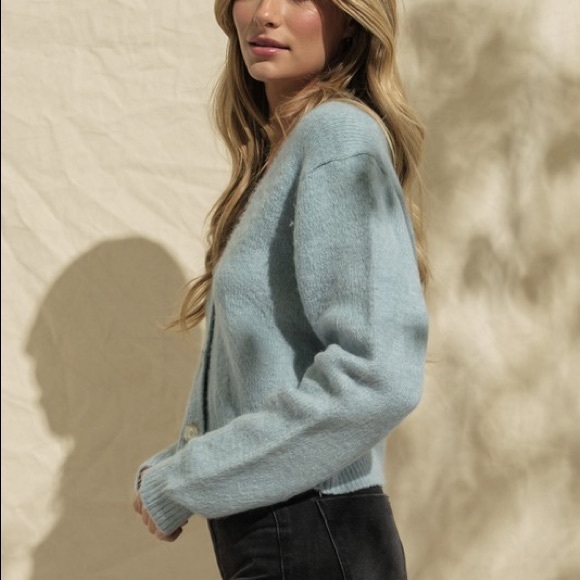 🦋 BECKA BLUE V-NECK CARDIGAN - Picture 2 of 7